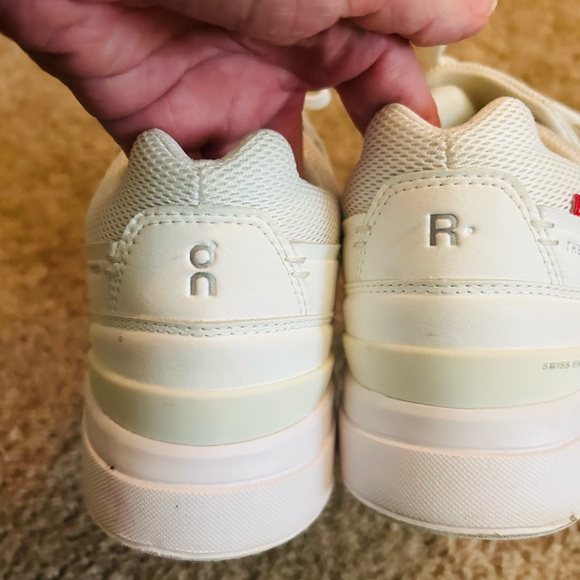*Barely Worn* On Roger Advantage 1 Women's White Leather Sneakers, Size 9.5 - Picture 10 of 16